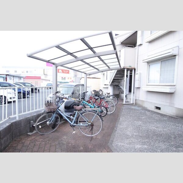 現地周辺 (グランディール行橋　駐輪場)