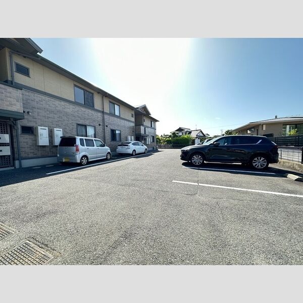 駐車場 (セジュール岩瀬　駐車場)