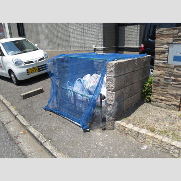 現地周辺 (ゴミ置き場)