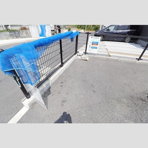 現地周辺 (ゴミ出し場)
