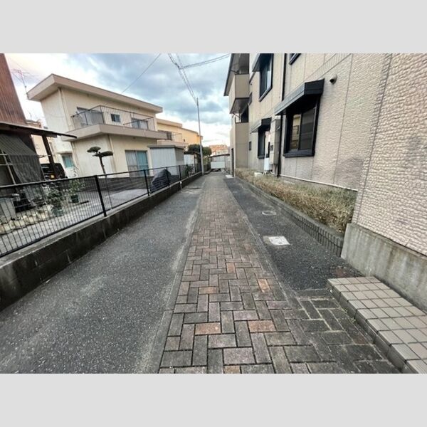 現地周辺 (グローリー中村 共用部)