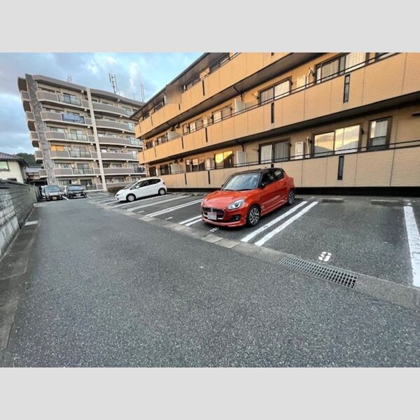 駐車場 (グローリー中村 駐車場)