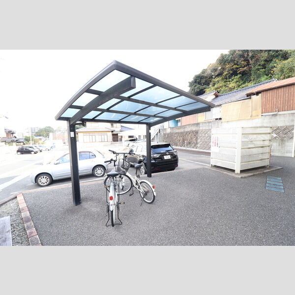 現地周辺 (駐輪場)