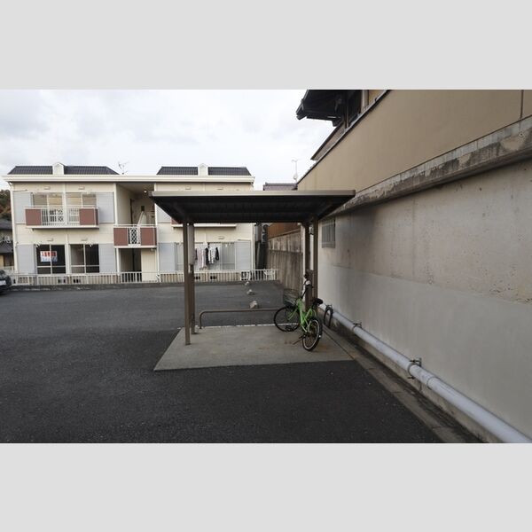現地周辺 (サンタ・アンジェリ 駐輪場)