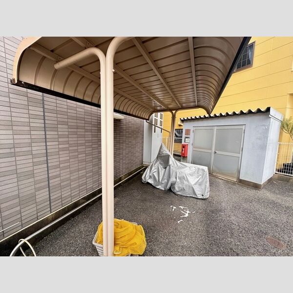 現地周辺 (駐輪場)