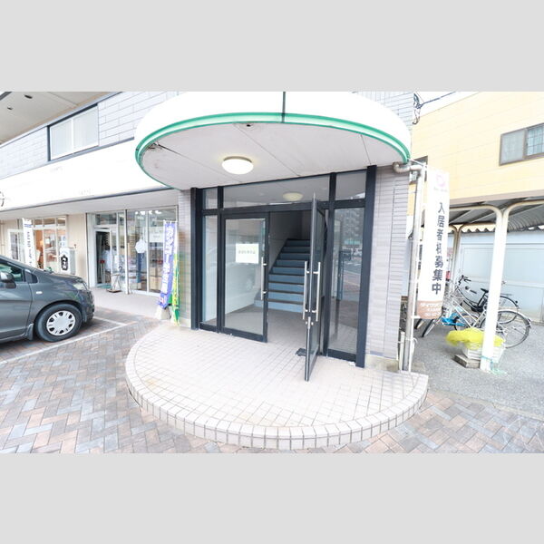 エントランス (エントランス)