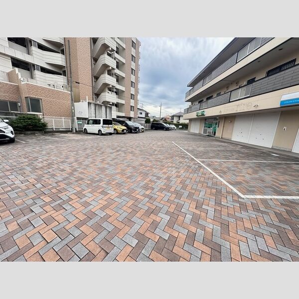 駐車場 (駐車場)