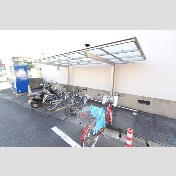 現地周辺 (ハイツ桜橋　駐輪場)