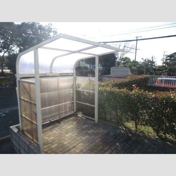 現地周辺 (ドエル鴨生田　C棟　駐輪場)