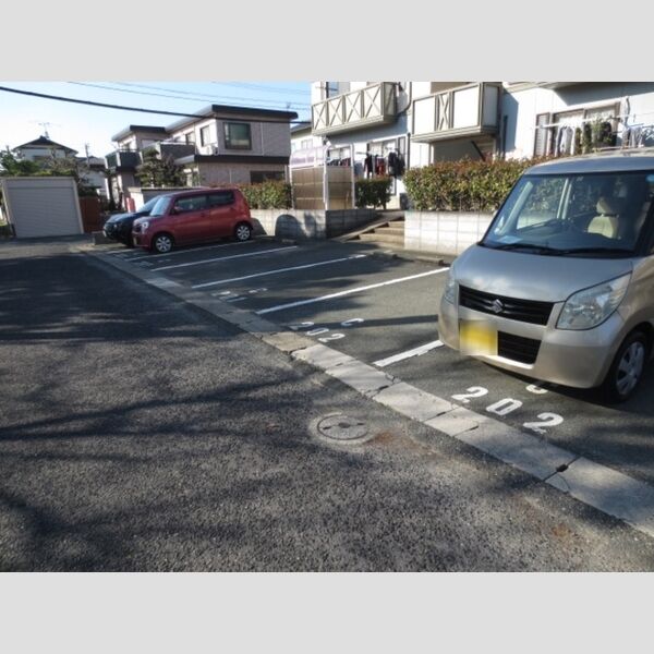駐車場 (ドエル鴨生田　C棟　駐車場)