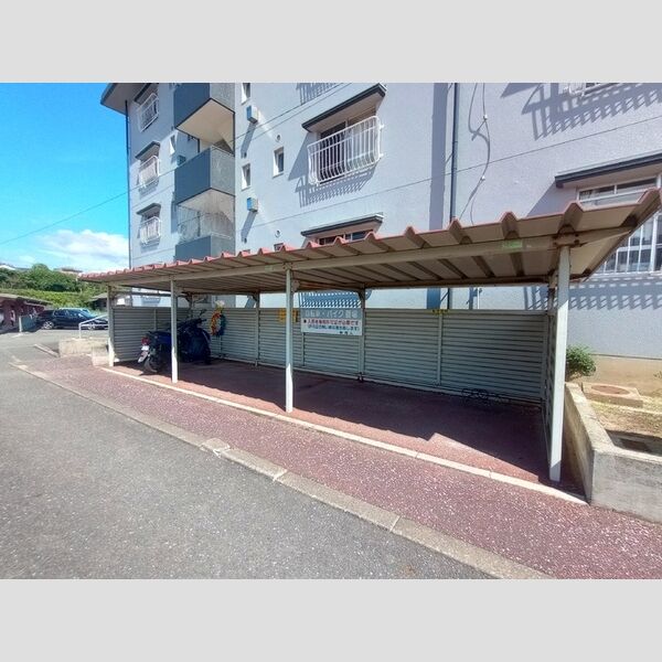 現地周辺 (駐輪場)