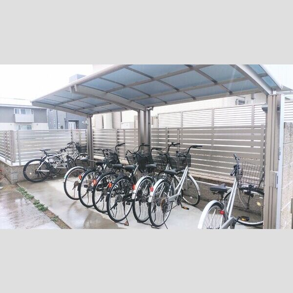 現地周辺 (駐輪場)