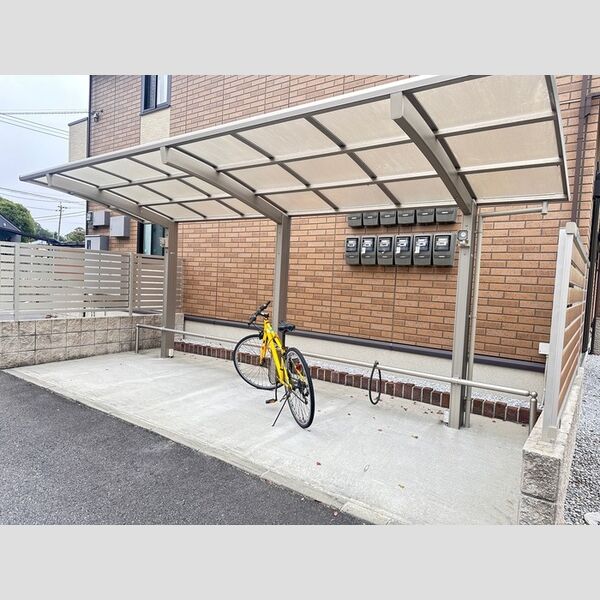 現地周辺 (駐輪場)