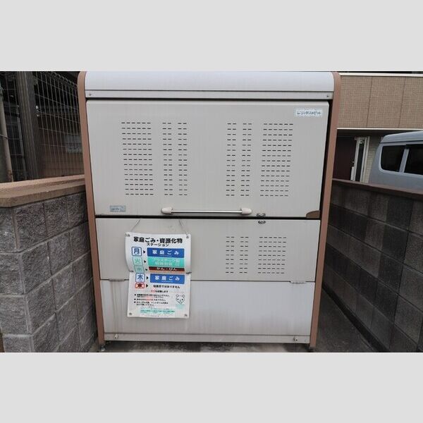 現地周辺 (トレス城野館 ゴミ置き場)