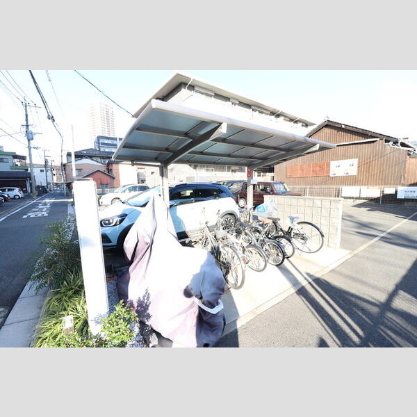 現地周辺 (駐輪場)