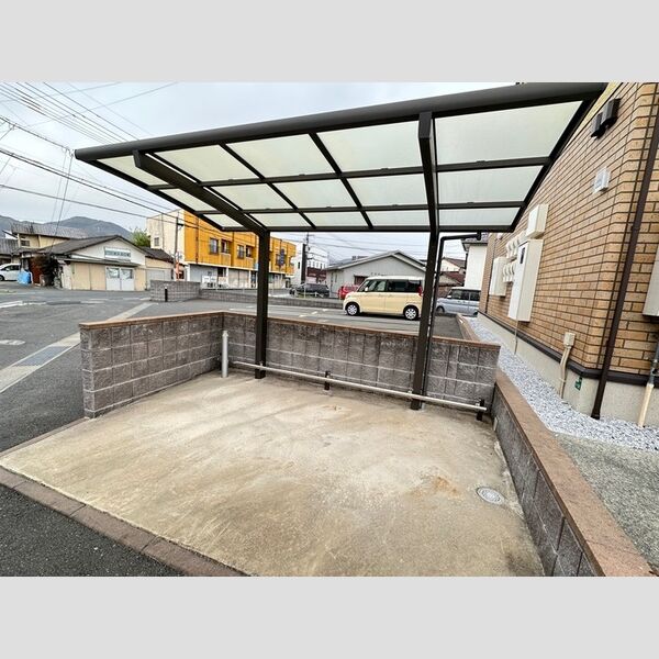 現地周辺 (駐輪場)