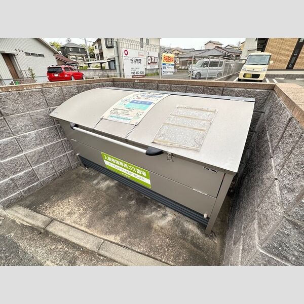 現地周辺 (ゴミ庫)