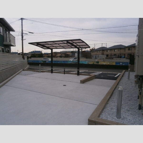 現地周辺 (駐輪場)