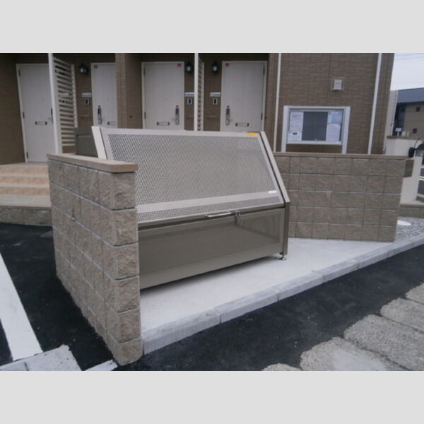 現地周辺 (ゴミ置場)