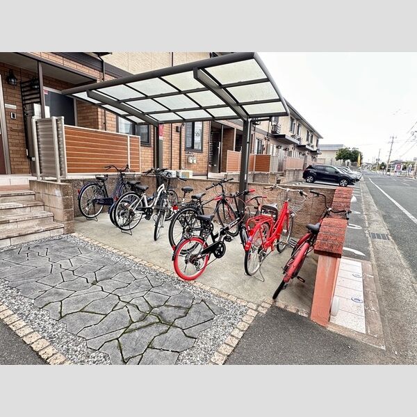 現地周辺 (駐輪場)