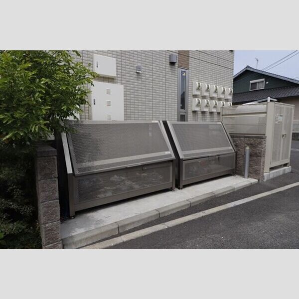 現地周辺 (シーズンさくらB棟　ゴミ置き場)