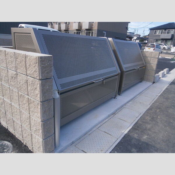 現地周辺 (ゴミ置場)