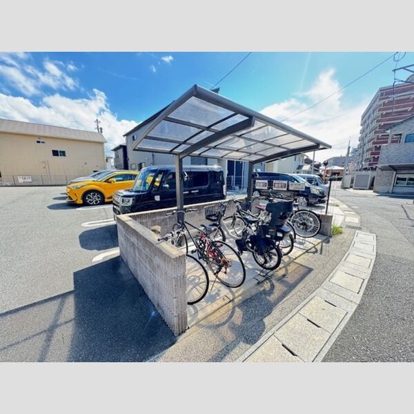 現地周辺 (駐輪場)