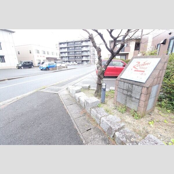 現地周辺 (レシェンテ徳力 銘板)