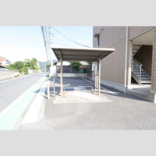 現地周辺 (ニュー上の原 駐輪場)