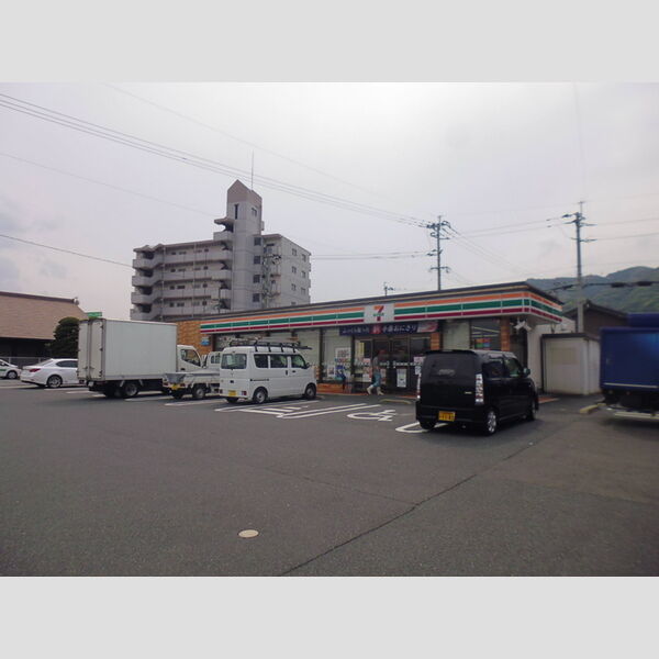 現地周辺 (セブン-イレブン 福岡苅田尾倉店388m)
