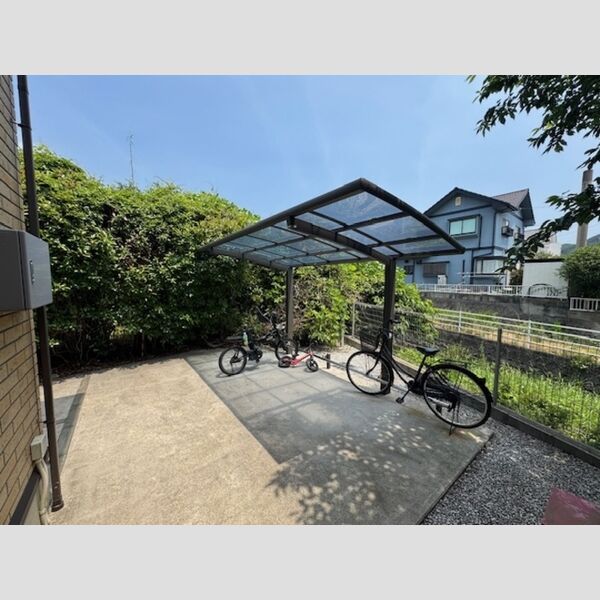 現地周辺 (駐輪場)