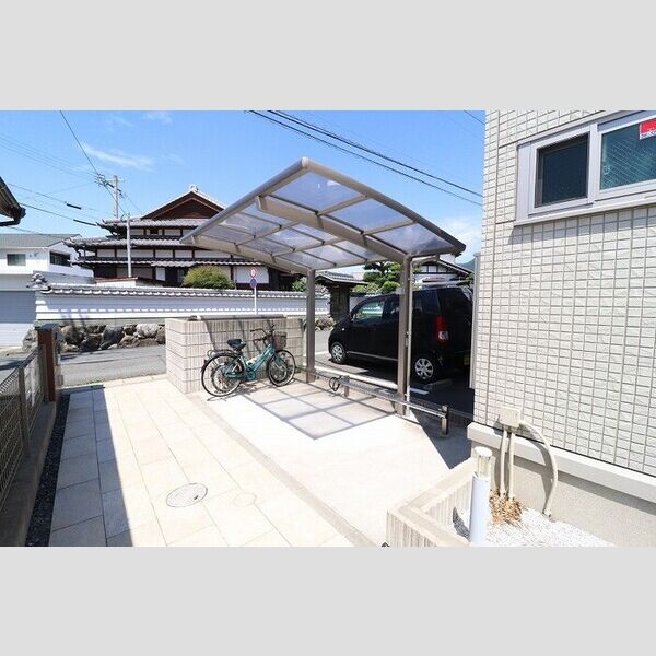 現地周辺 (駐輪場)