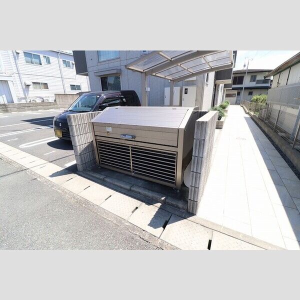 現地周辺 (ゴミストッカー)