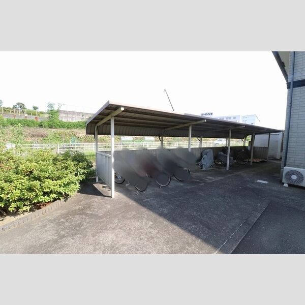 現地周辺 (ファミーユ石田Ⅱ駐輪場)