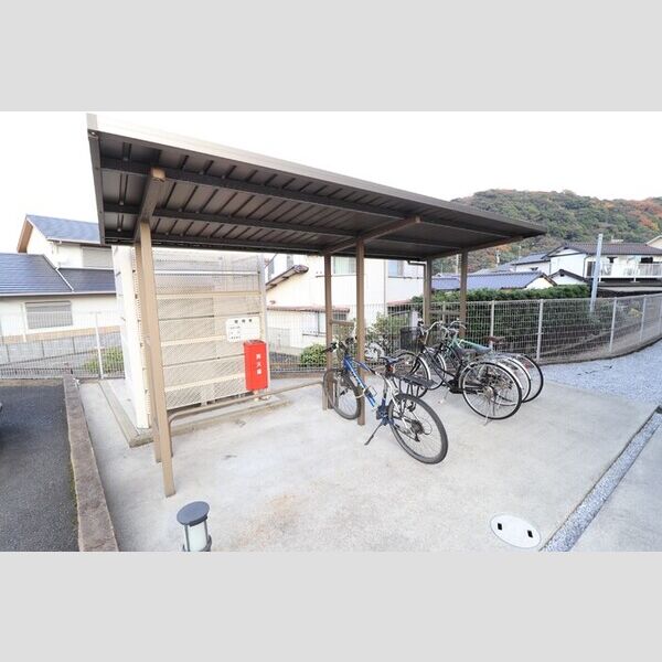 現地周辺 (駐輪場)