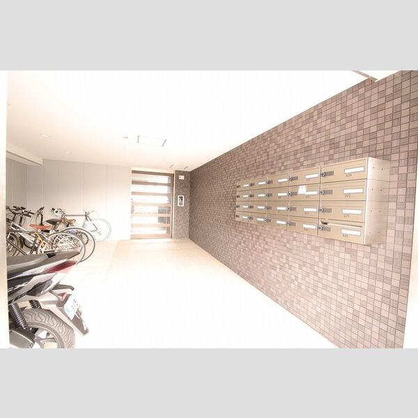 エントランス (コンフォールパピヨン　エントランス)