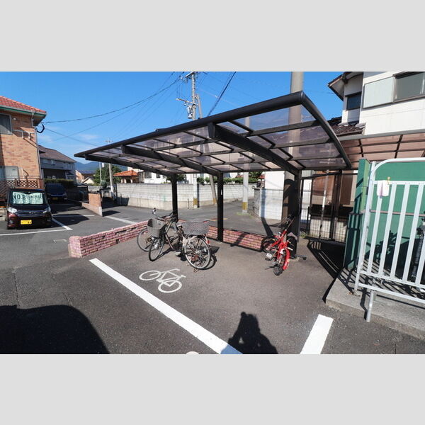 現地周辺 (駐輪場)