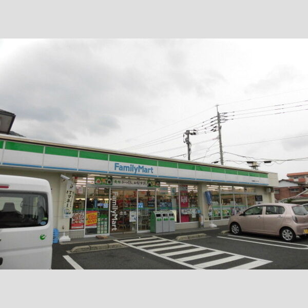 現地周辺 (ファミリーマート小倉富野インター店 600m)
