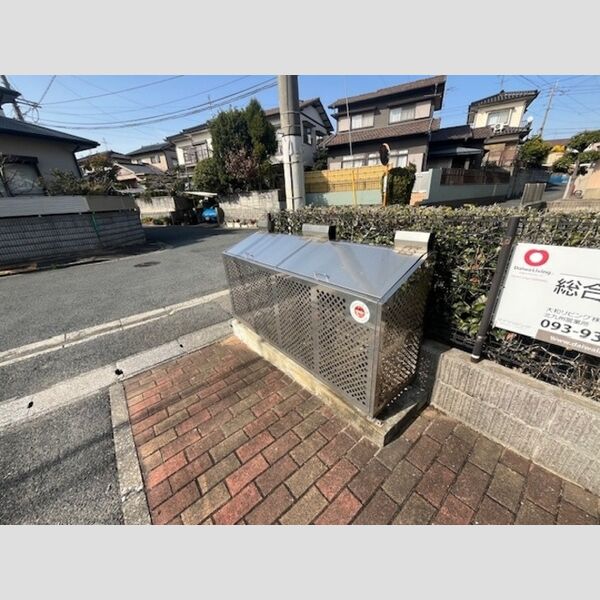 現地周辺 (クレセント鴨生田　ごみ庫)