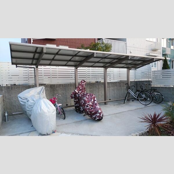 現地周辺 (駐輪場)