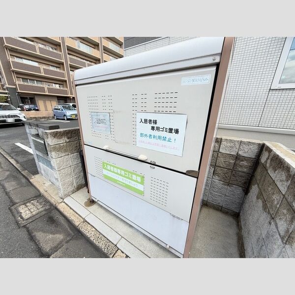 現地周辺 (ゴミ庫)