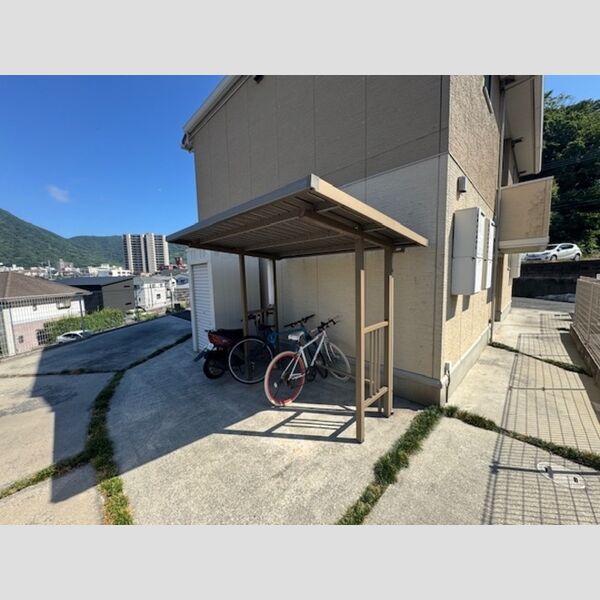 現地周辺 (駐輪場)