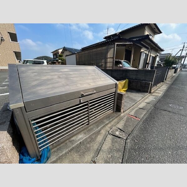 現地周辺 (ゴミ庫)