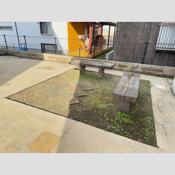 現地周辺 (ベンチスペース)