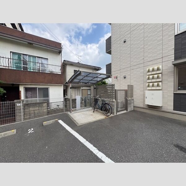 現地周辺 (駐輪場)