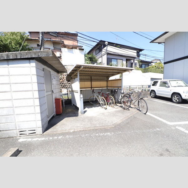現地周辺 (駐輪場)