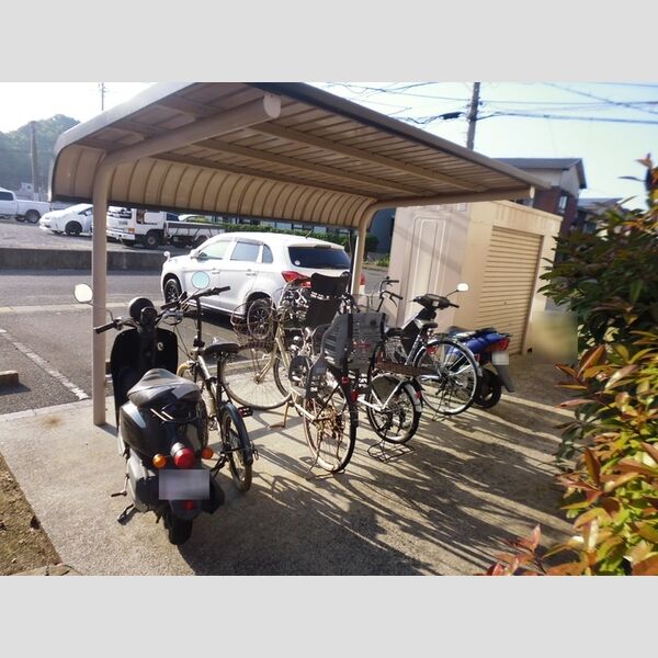 現地周辺 (リベルテS.A棟　駐輪場)