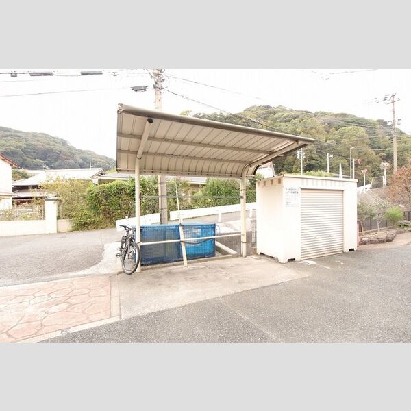 現地周辺 (エヴァーグリーン紫の池駐輪場)