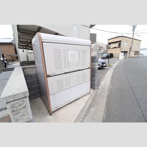 現地周辺 (ゴミ庫)