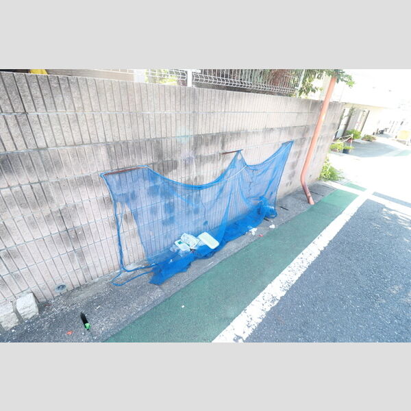 現地周辺 (ヴィオラ楠橋　ゴミ捨て場)